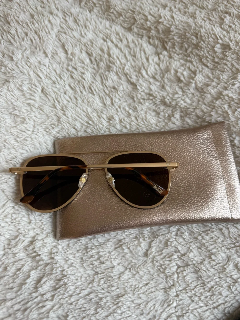 I-sea Aviator Sunglasses  - gold rim / Brown Lenses. Worn once